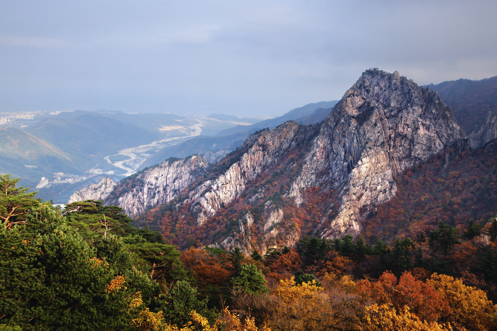 Горы Кымгансан осенью Северная Корея